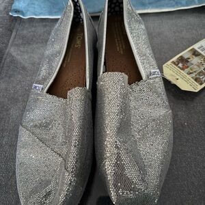 TOMS Silver Glitter Slip-Ons size 9 NWT - includes shoe bag